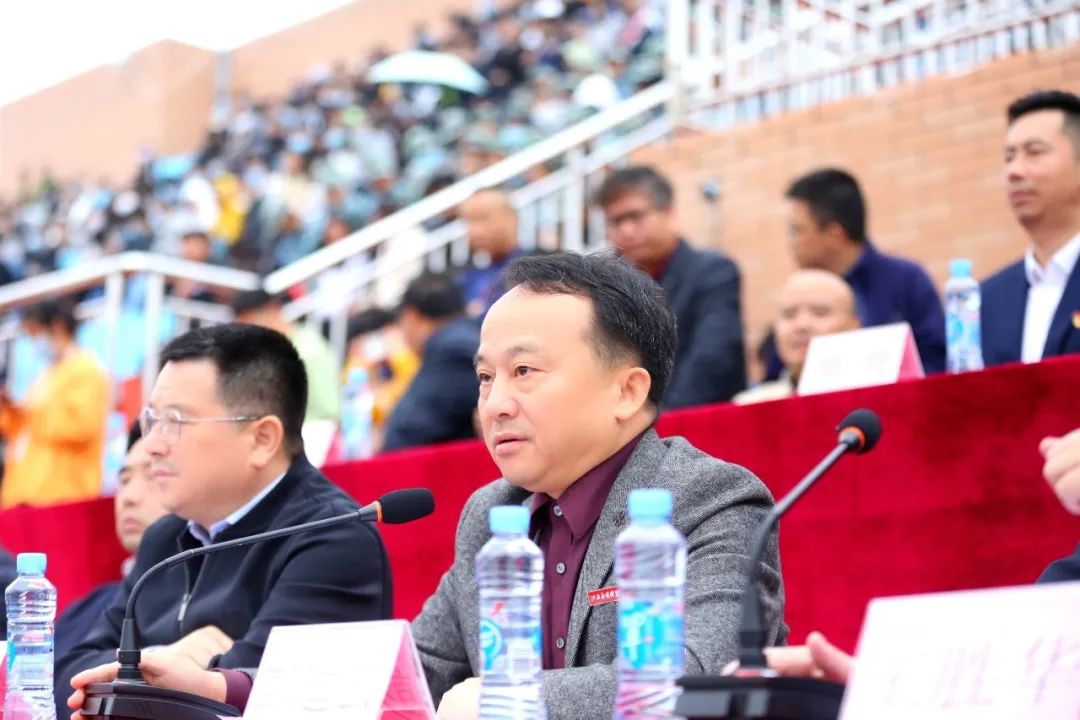 党委书记彭迪云宣读《江西应用科技学院关于表彰2020级新生军训先进集体与个人的决定》