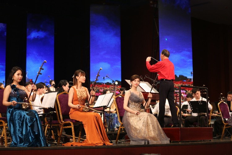 江西应用科技学院举行庆祝中国共产党成立100周年大型民族管弦乐音乐会