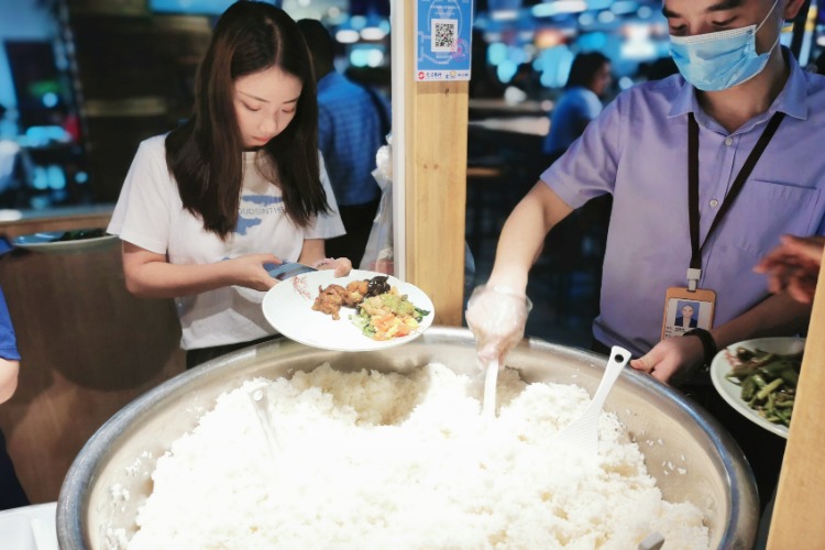 江西应用科技学院“一餐热饭”暖人心