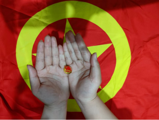 国际商务学院丨我和团旗合个影(第二期)-江西应用科技学院国际商务