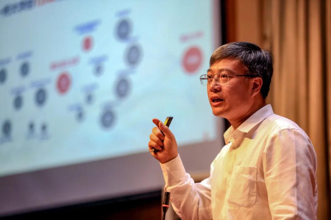 浙江大学党委副书记邬小撑来江西应用科技学院作专题报告