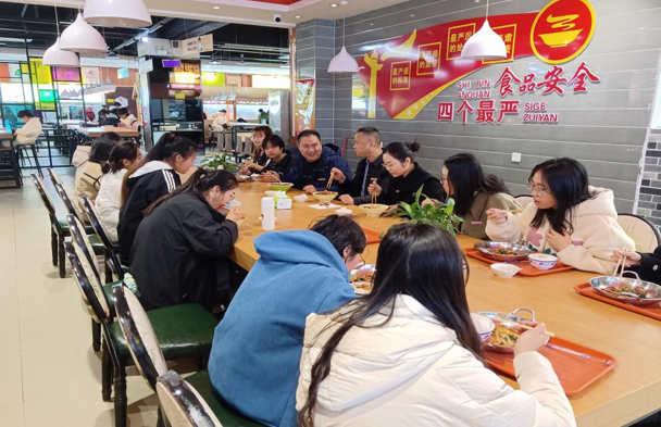 江西应用科技学院开展“校领导兼职辅导员体验日”活动