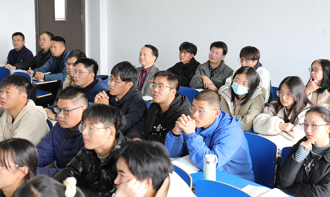 江西应用科技学院党委书记彭迪云开展“双体验日”活动