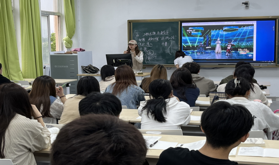《中国音乐史与名作欣赏》课堂上,姚辰儒老师利用智慧教室辅助课堂