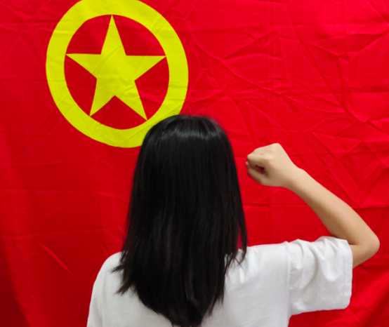 国际商务学院丨我和团旗合个影第一期