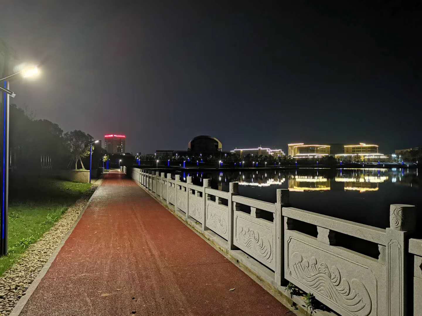 江西应用科技学院夜景图片