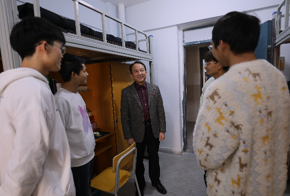 江西应用科技学院党委书记彭迪云开展“双体验日”活动