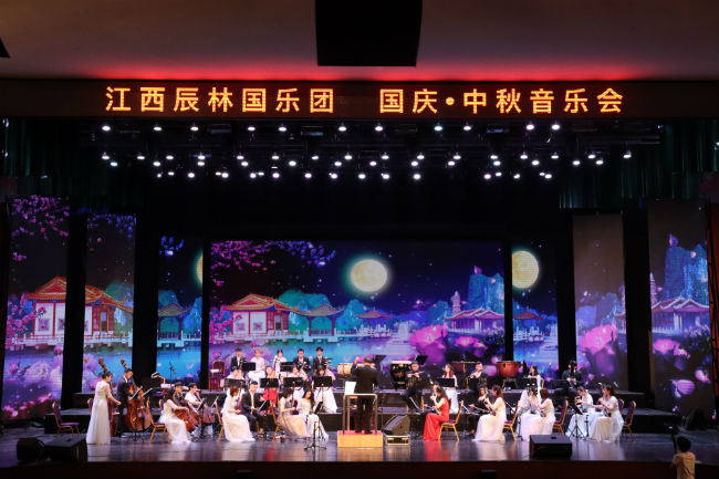 江西应用科技学院举办国庆中秋民乐演奏会