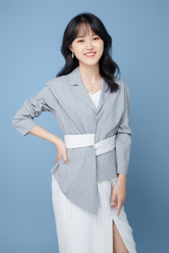 钢琴教研室专任教师肖慧芳